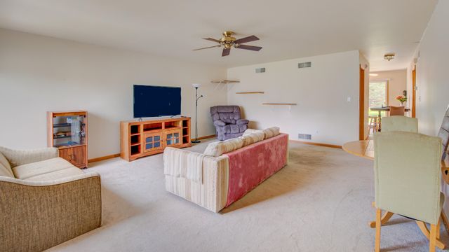 6935 Swan Lane, Schererville, IN 46375