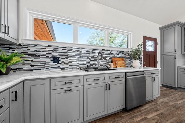 1404 S Robinson Drive, Robinson, TX 76706