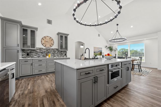 1404 S Robinson Drive, Robinson, TX 76706