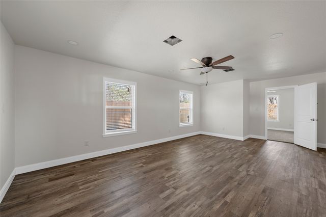 1404 S Robinson Drive, Robinson, TX 76706