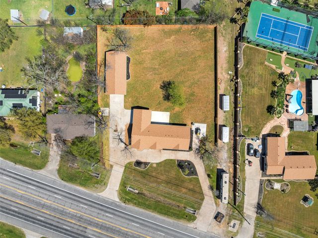 1404 S Robinson Drive, Robinson, TX 76706