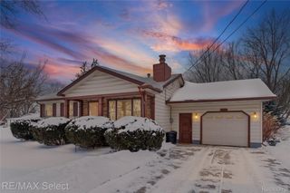 2492 W Maple Avenue, Flint Charter Township, MI 48507