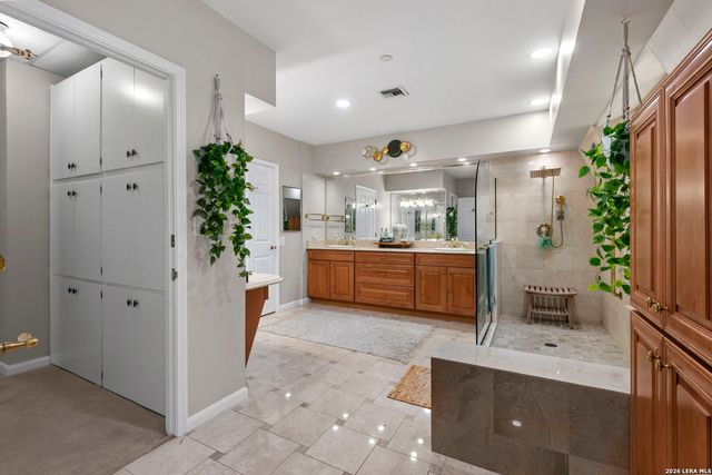 1 Towers Park Ln Apt 2304, San Antonio, TX 78209