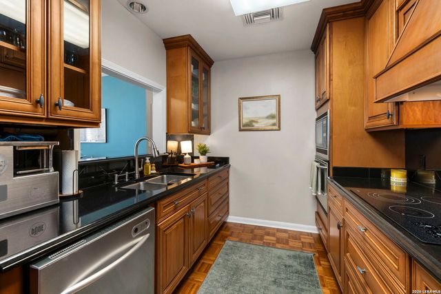 1 Towers Park Ln Apt 2304, San Antonio, TX 78209