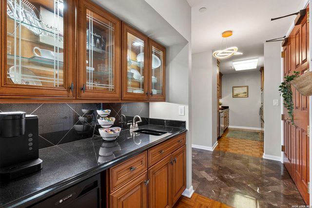 1 Towers Park Ln Apt 2304, San Antonio, TX 78209