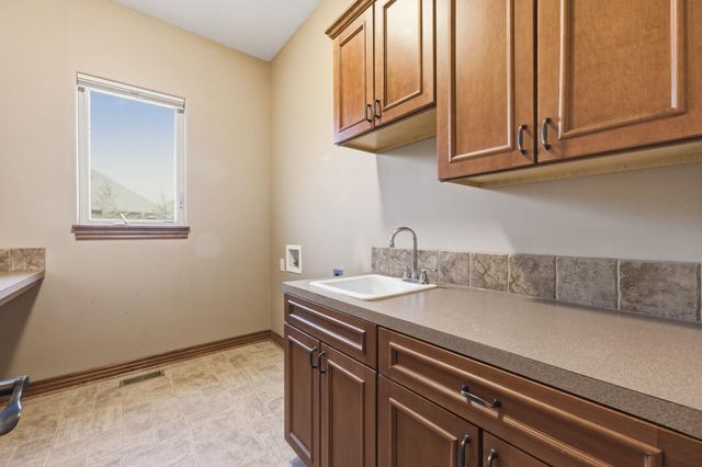 13716 E Mainsgate St, Wichita, KS 67228