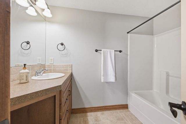 13716 E Mainsgate St, Wichita, KS 67228