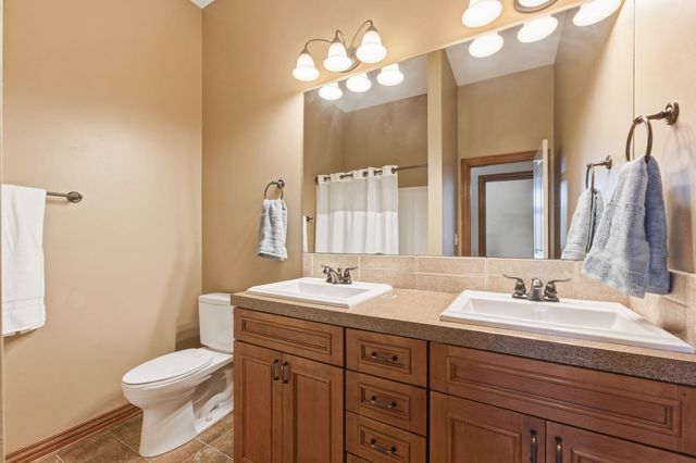 13716 E Mainsgate St, Wichita, KS 67228