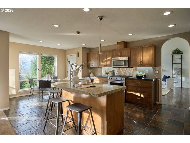 3647 Nw ORCHARD Ct, Camas, WA 98607