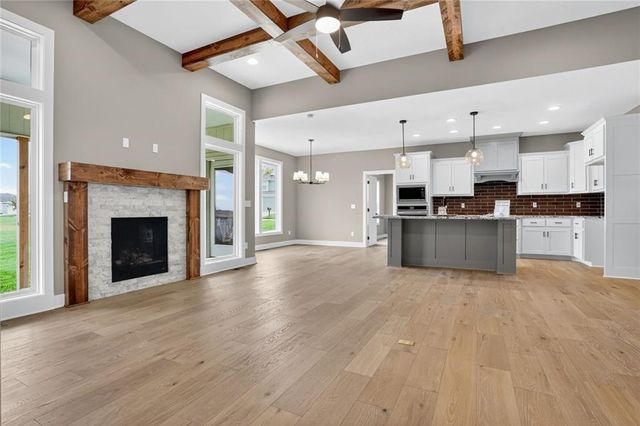 13670 NW 71st Street, Parkville, MO 64152