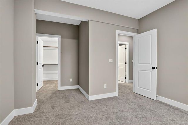 13670 NW 71st Street, Parkville, MO 64152