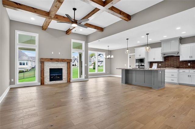 13670 NW 71st Street, Parkville, MO 64152