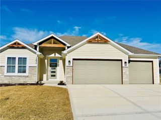 13670 NW 71st Street, Parkville, MO 64152