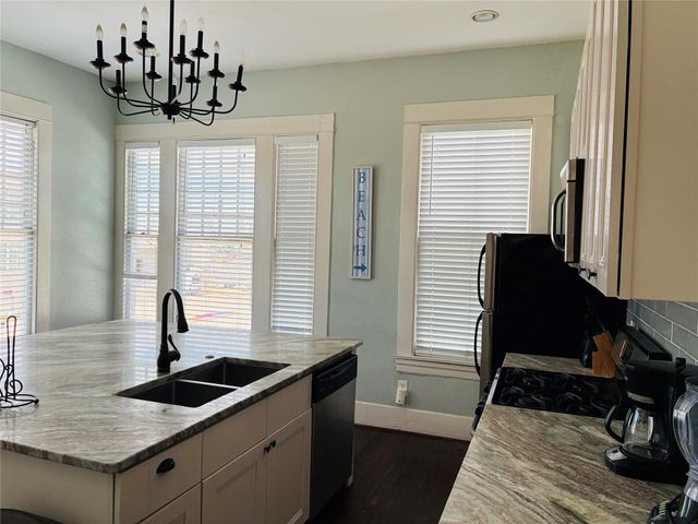 1514 15th Street, Galveston, TX 77550