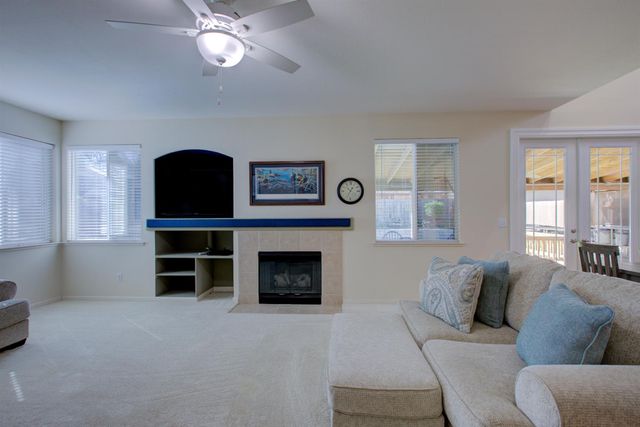 862 Moonbeam Way, Turlock, CA 95382