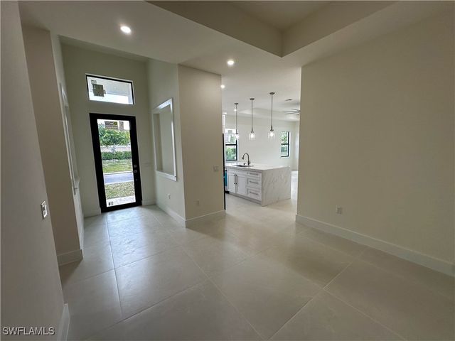 2480 Florida AVE, Naples, FL 34112