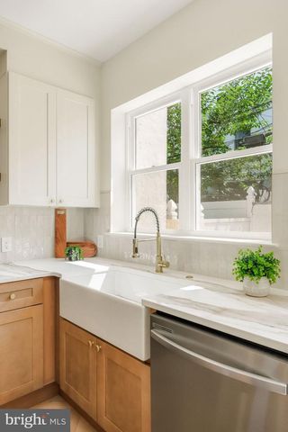 2431 9TH ST S, Philadelphia, PA 19148