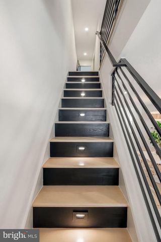 2431 9TH ST S, Philadelphia, PA 19148