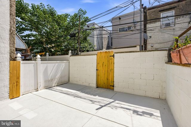 2431 9TH ST S, Philadelphia, PA 19148