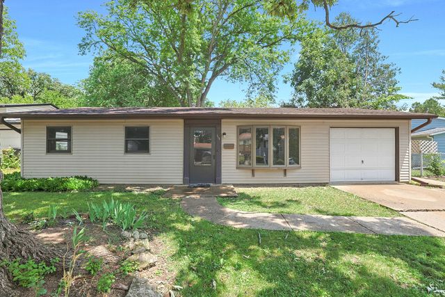 117 Timber Trail, Streamwood, IL 60107
