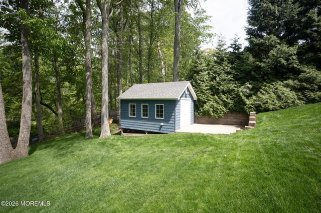 87 Twin Brooks Avenue, Middletown, NJ 07748