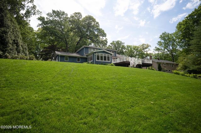 87 Twin Brooks Avenue, Middletown, NJ 07748