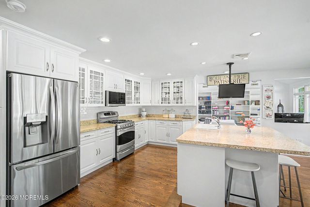87 Twin Brooks Avenue, Middletown, NJ 07748