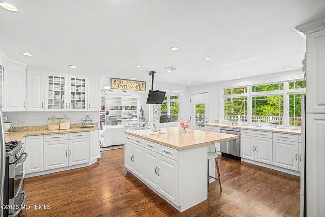 87 Twin Brooks Avenue, Middletown, NJ 07748