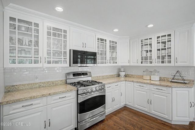 87 Twin Brooks Avenue, Middletown, NJ 07748