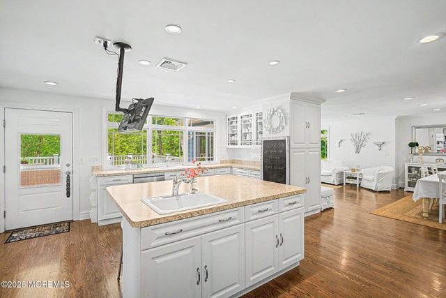 87 Twin Brooks Avenue, Middletown, NJ 07748