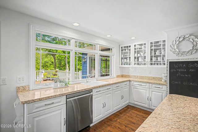 87 Twin Brooks Avenue, Middletown, NJ 07748