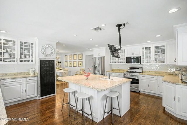 87 Twin Brooks Avenue, Middletown, NJ 07748