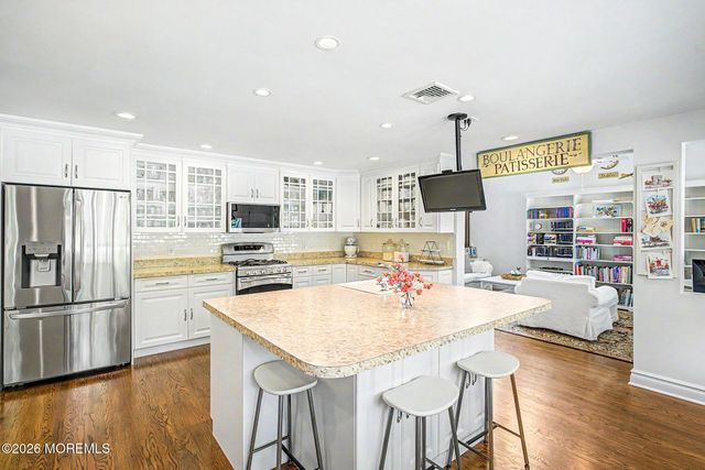 87 Twin Brooks Avenue, Middletown, NJ 07748
