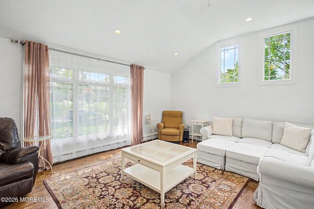 87 Twin Brooks Avenue, Middletown, NJ 07748