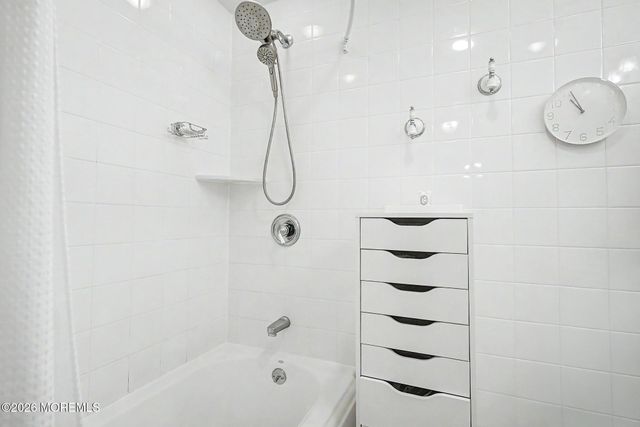 87 Twin Brooks Avenue, Middletown, NJ 07748