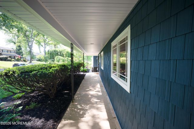 87 Twin Brooks Avenue, Middletown, NJ 07748