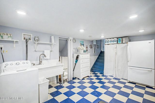 87 Twin Brooks Avenue, Middletown, NJ 07748
