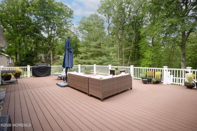 87 Twin Brooks Avenue, Middletown, NJ 07748