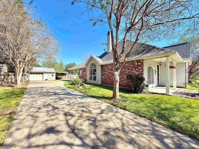 7645 Elmwood Dr, Denham Springs, LA 70706