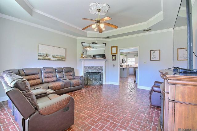 7645 Elmwood Dr, Denham Springs, LA 70706