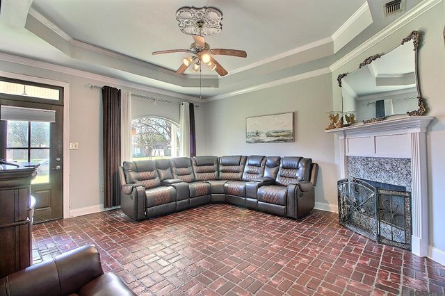 7645 Elmwood Dr, Denham Springs, LA 70706