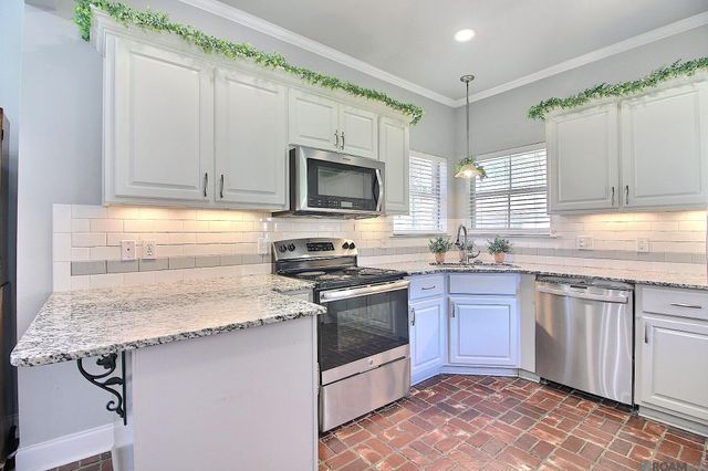 7645 Elmwood Dr, Denham Springs, LA 70706