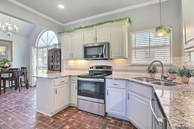 7645 Elmwood Dr, Denham Springs, LA 70706