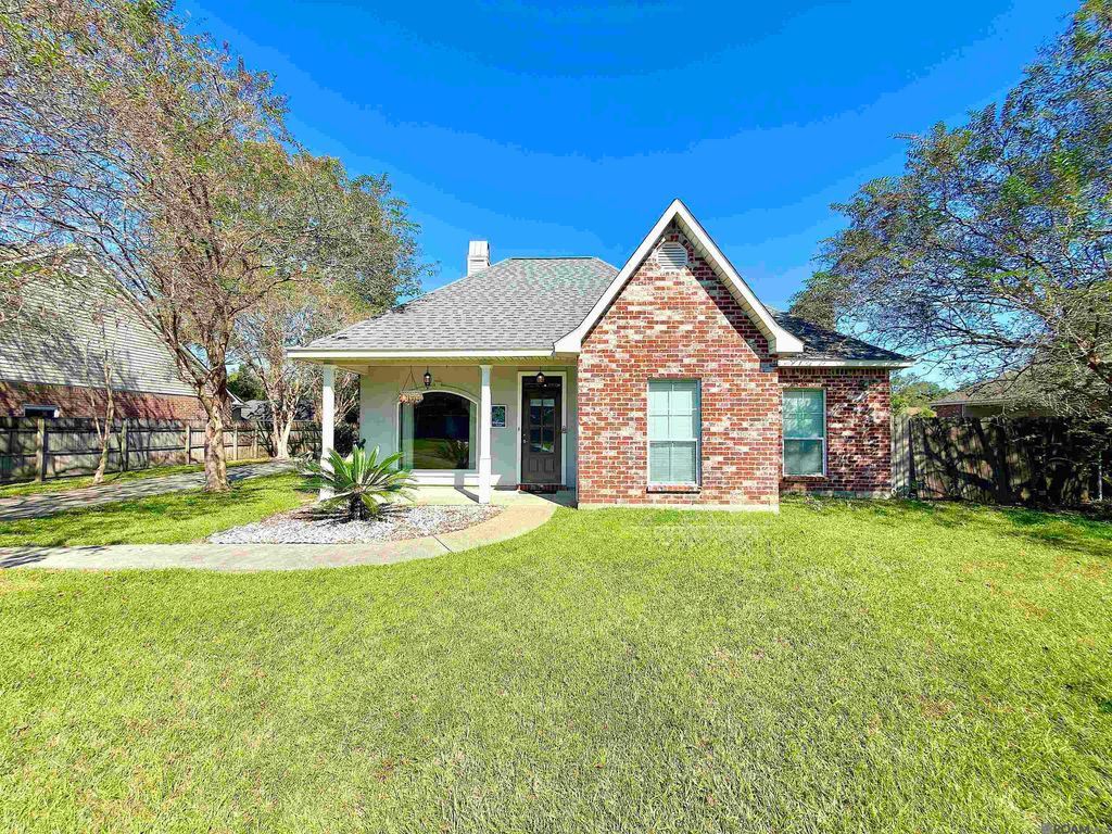 7645 Elmwood Dr, Denham Springs, LA 70706
