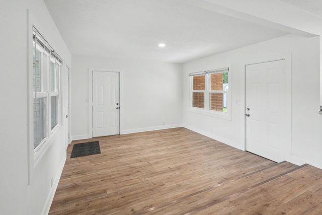 415 Peace Street, Pella, IA 50219