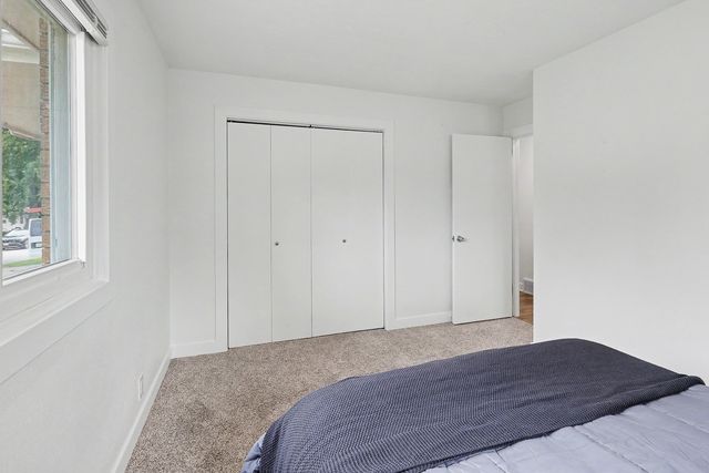 415 Peace Street, Pella, IA 50219