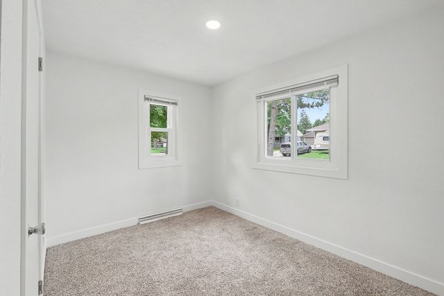 415 Peace Street, Pella, IA 50219