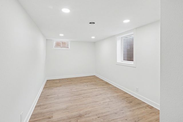 415 Peace Street, Pella, IA 50219