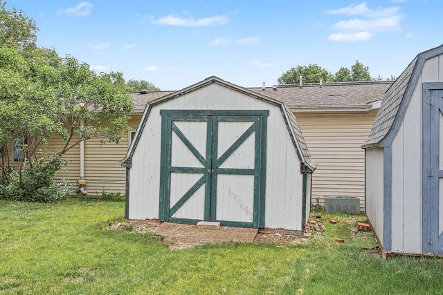 415 Peace Street, Pella, IA 50219
