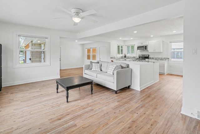 415 Peace Street, Pella, IA 50219